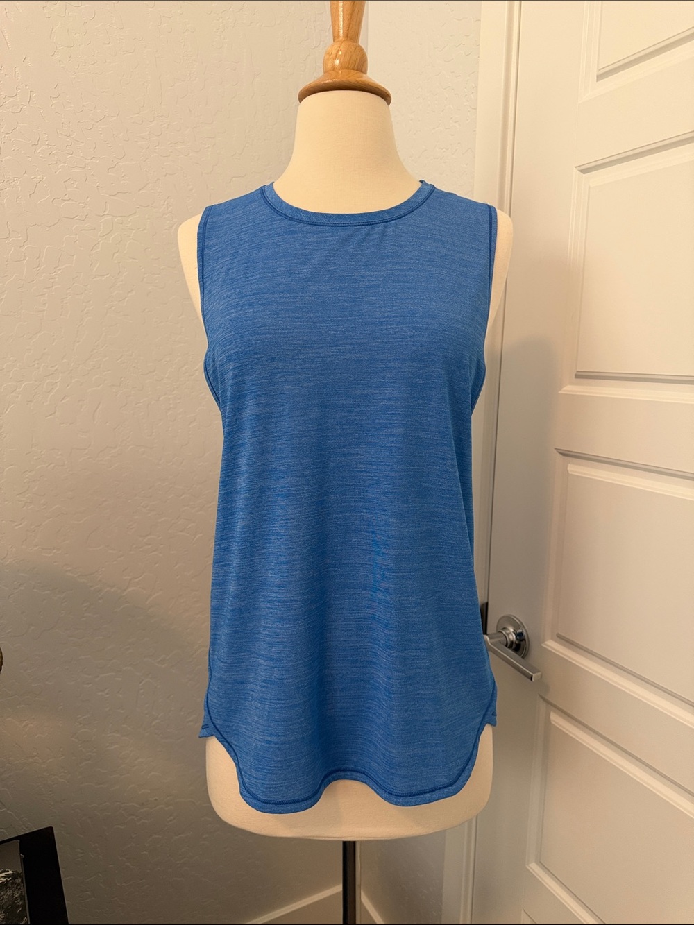 Lululemon In A Cinch Tank - Picture 5 of 9